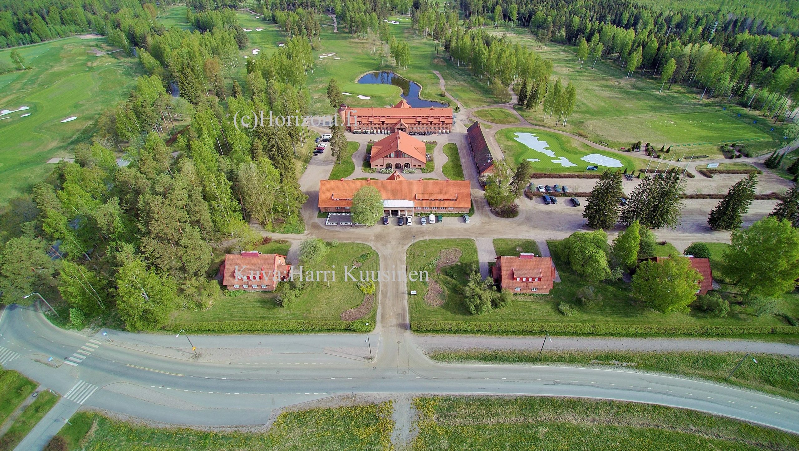 LINNA GOLF PÄÄRAKENNUS, kuva II - Hämeenlinna, 2017 - HORIZONT – Ilmakuvaus